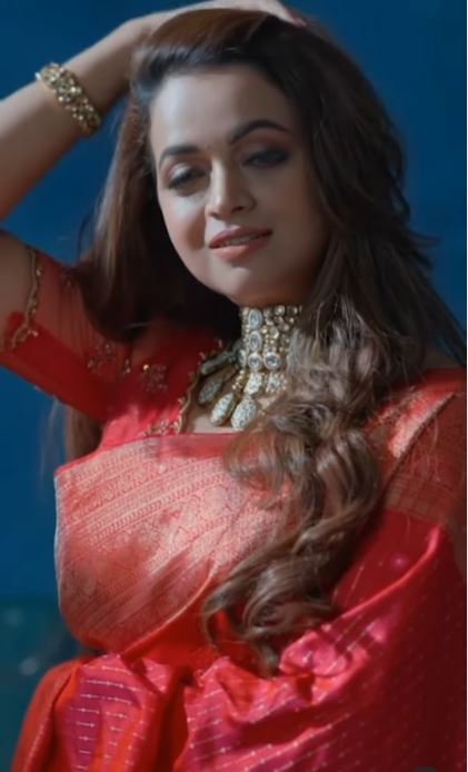 എന്തൊരു ചിരി, എന്തൊരു ലുക്ക്: കിടുക്കാച്ചി ഗെറ്റപ്പില്‍ ഭാവന, വൈറലായി ചിത്രങ്ങള്‍