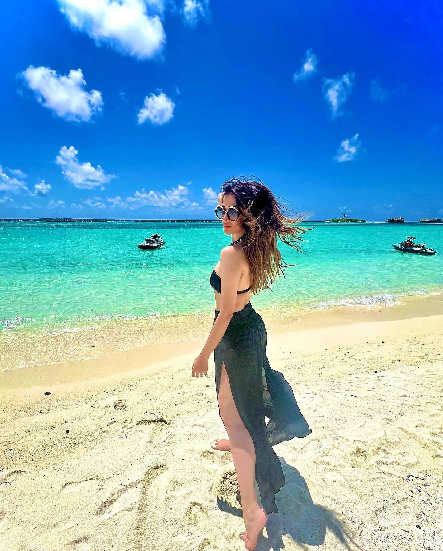 കറുപ്പില്‍ ഗ്ലാമറായി റായ് ലക്ഷ്മി; നടിയുടെ മാലിദ്വീപ് ചിത്രങ്ങള്‍ ഏറ്റെടുത്ത് ആരാധകര്‍