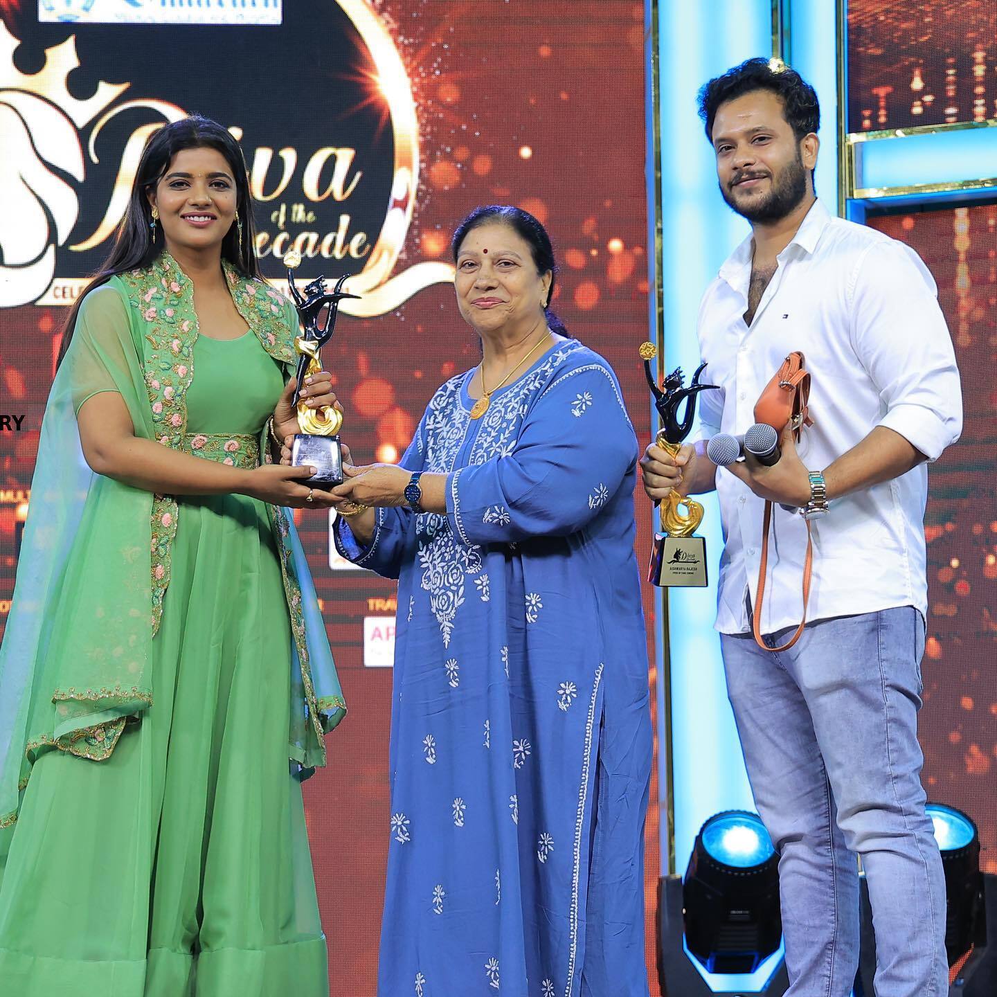 ക്യൂട്ട് ലുക്കില്‍ ഐശ്വര്യ രാജേഷ്; നടിയുടെ പുതിയ വൈറല്‍ ചിത്രങ്ങള്‍ കാണാം