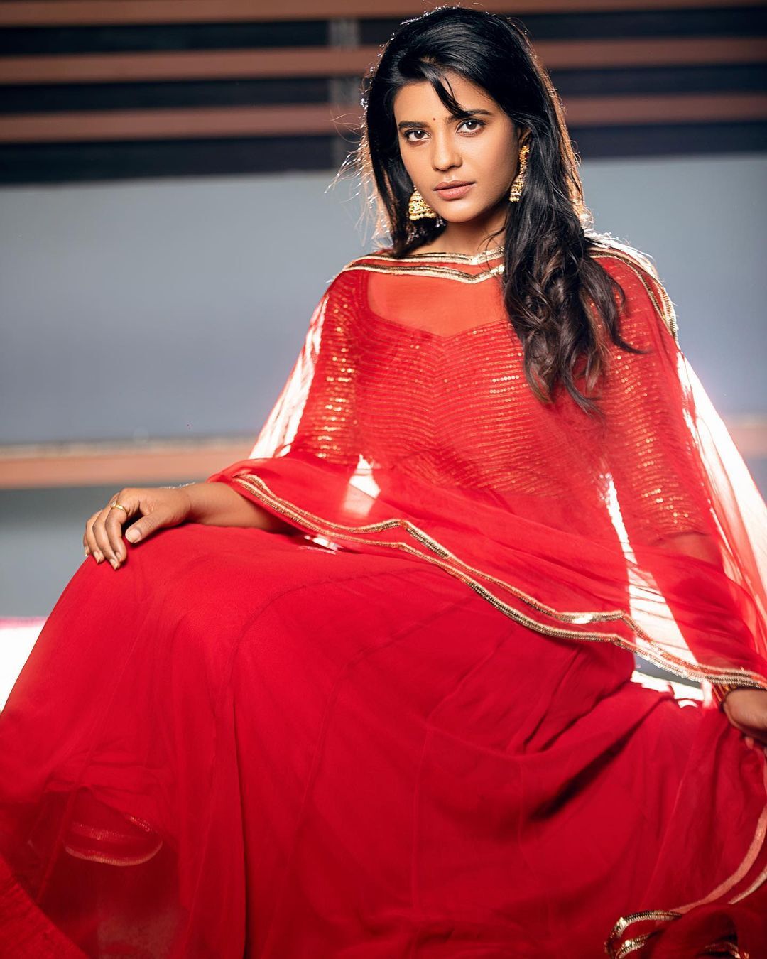 ക്യൂട്ട് ലുക്കില്‍ ഐശ്വര്യ രാജേഷ്; നടിയുടെ പുതിയ വൈറല്‍ ചിത്രങ്ങള്‍ കാണാം