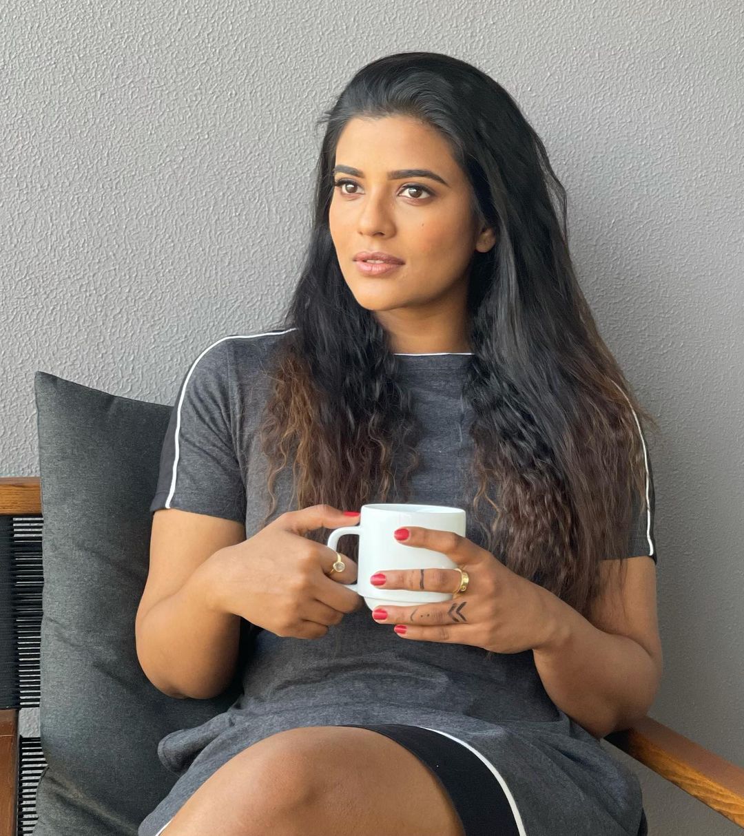 ക്യൂട്ട് ലുക്കില്‍ ഐശ്വര്യ രാജേഷ്; നടിയുടെ പുതിയ വൈറല്‍ ചിത്രങ്ങള്‍ കാണാം