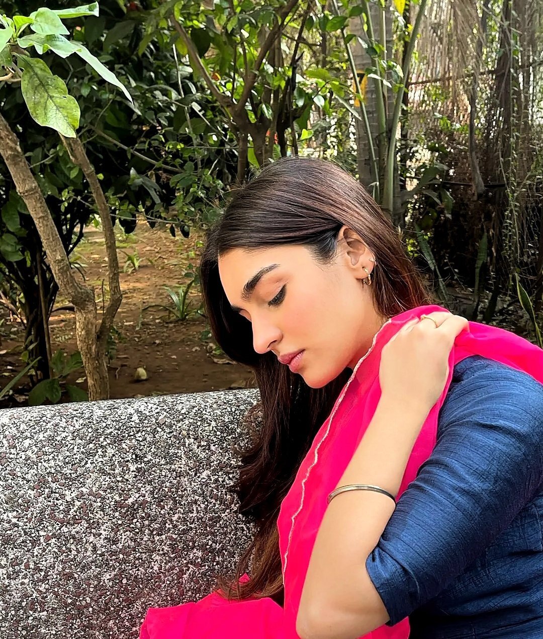 ఇంత బోల్డ్‌నెస్ ఎంట్రా బాబు (ఫొటోలు)