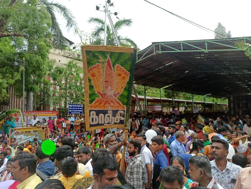కదిలి వచ్చిన మదురై మీనాక్షి: భక్తజన సంద్రం (ఫొటోలు)