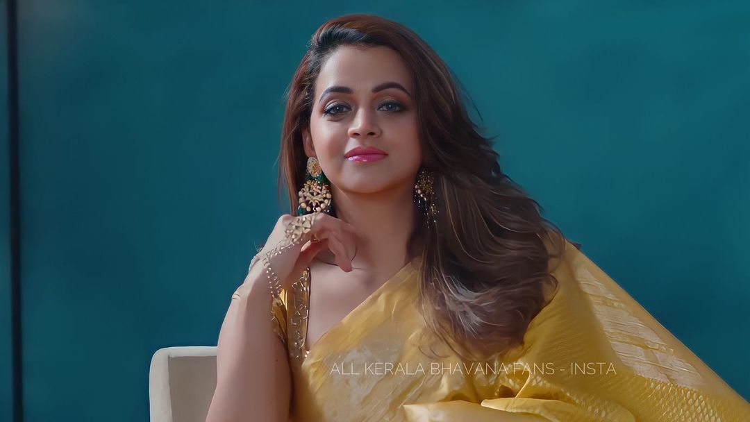  'പൊന്നു ഭാവന ഇങ്ങനെ ചിരിക്കല്ലേ'...ഭാവനയുടെ കിടിലൻ ഫോട്ടോകൾ..ഏറ്റെടുത്ത് ആരാധകർ