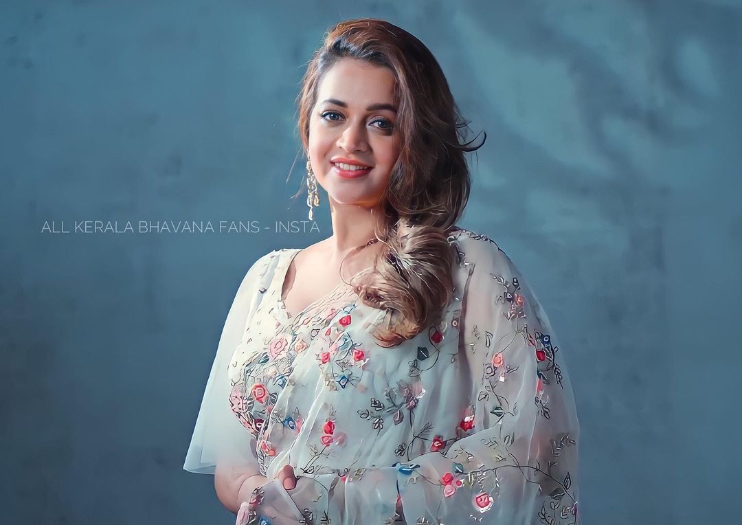  'പൊന്നു ഭാവന ഇങ്ങനെ ചിരിക്കല്ലേ'...ഭാവനയുടെ കിടിലൻ ഫോട്ടോകൾ..ഏറ്റെടുത്ത് ആരാധകർ