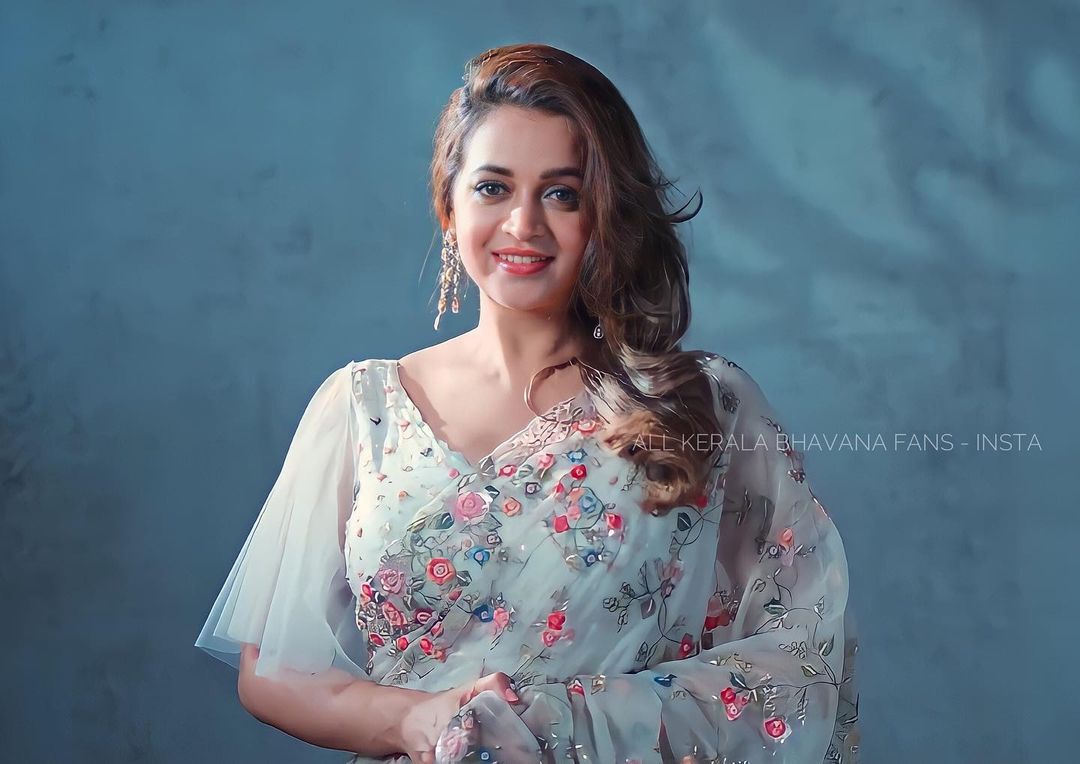  'പൊന്നു ഭാവന ഇങ്ങനെ ചിരിക്കല്ലേ'...ഭാവനയുടെ കിടിലൻ ഫോട്ടോകൾ..ഏറ്റെടുത്ത് ആരാധകർ