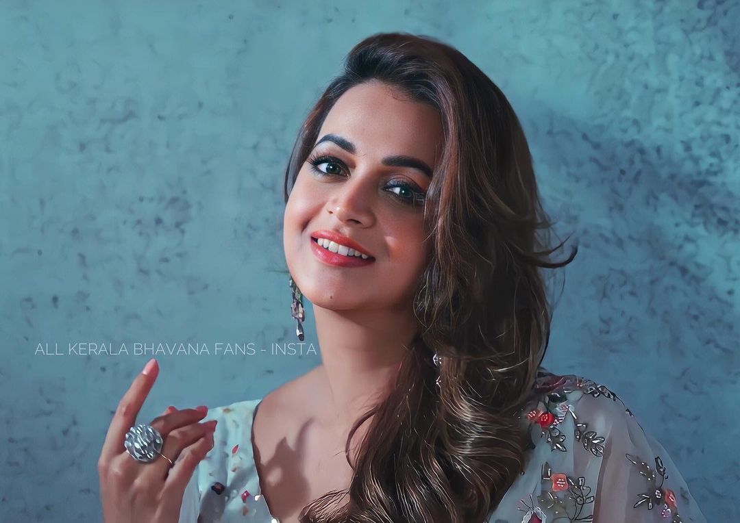  'പൊന്നു ഭാവന ഇങ്ങനെ ചിരിക്കല്ലേ'...ഭാവനയുടെ കിടിലൻ ഫോട്ടോകൾ..ഏറ്റെടുത്ത് ആരാധകർ