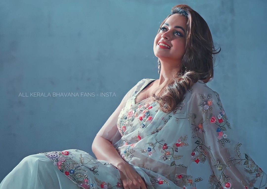  'പൊന്നു ഭാവന ഇങ്ങനെ ചിരിക്കല്ലേ'...ഭാവനയുടെ കിടിലൻ ഫോട്ടോകൾ..ഏറ്റെടുത്ത് ആരാധകർ