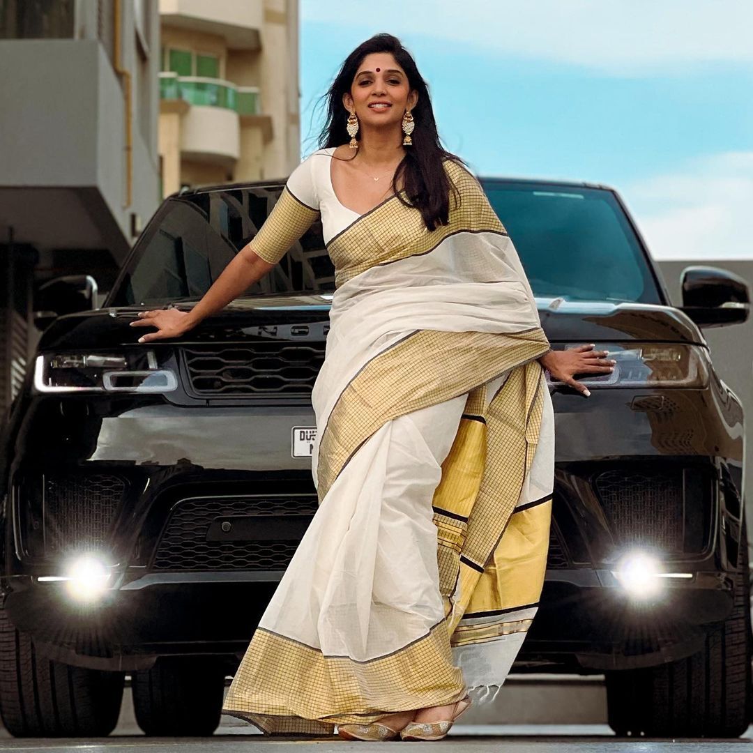 പുത്തന്‍ കാറിന് മുമ്പില്‍ കിടിലന്‍ ലുക്ക്; നൈല ഉഷയുടെ പുതിയ ചിത്രം വൈറല്‍