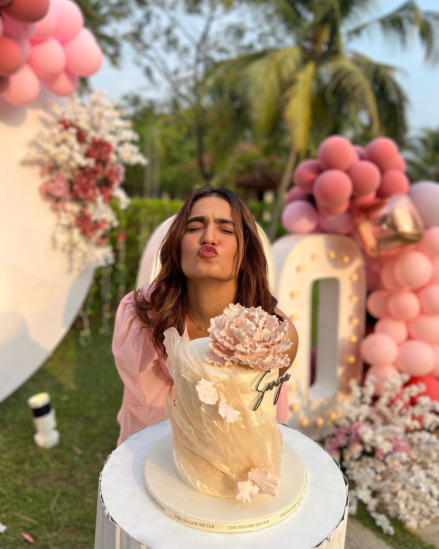 ഒരു വയസ് കൂടി പിന്നിട്ടു; നടി സാനിയ ഇയ്യപ്പന്റെ ക്യൂട്ട് ജന്മദിനാഘോഷ ചിത്രങ്ങള്‍