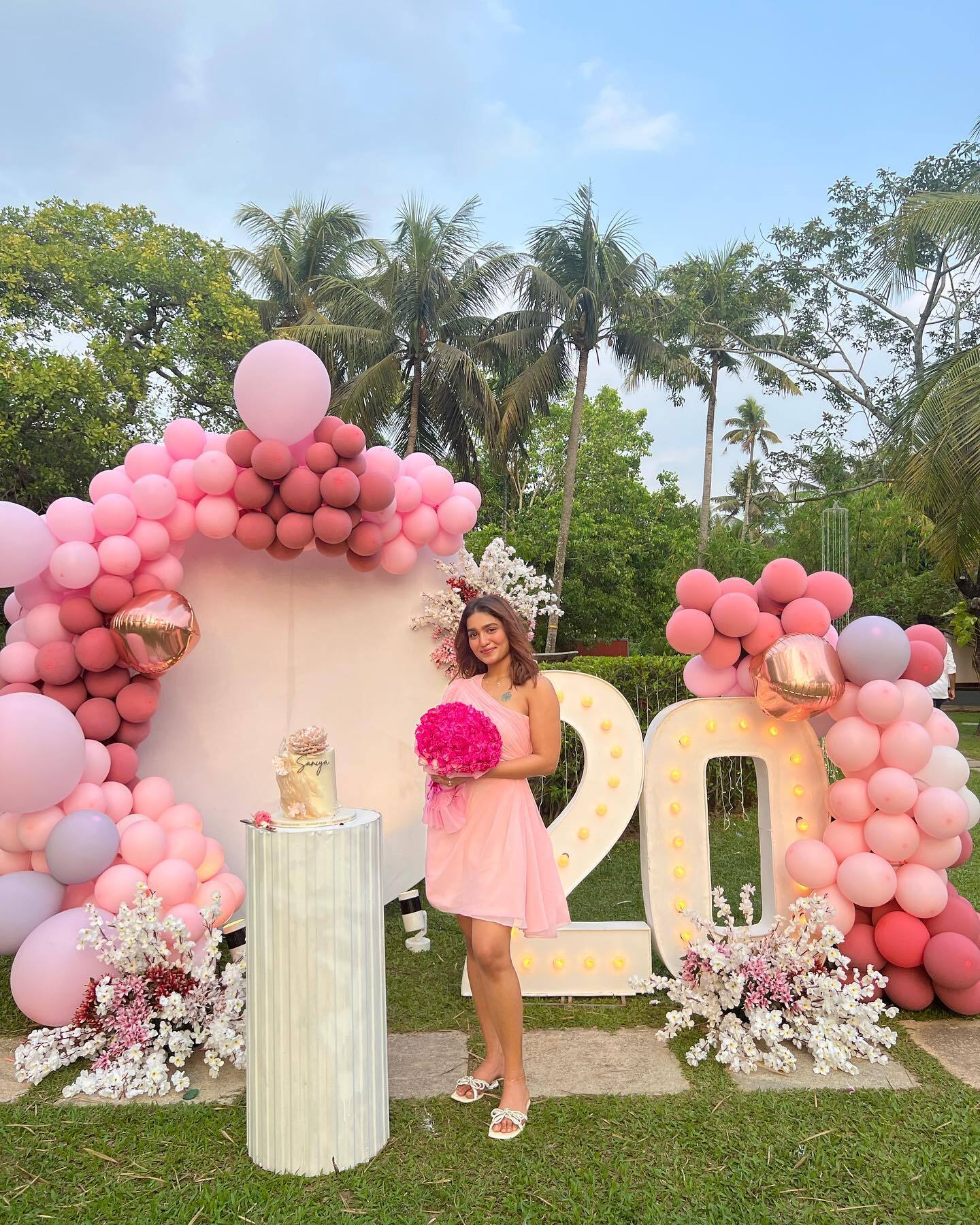 ഒരു വയസ് കൂടി പിന്നിട്ടു; നടി സാനിയ ഇയ്യപ്പന്റെ ക്യൂട്ട് ജന്മദിനാഘോഷ ചിത്രങ്ങള്‍