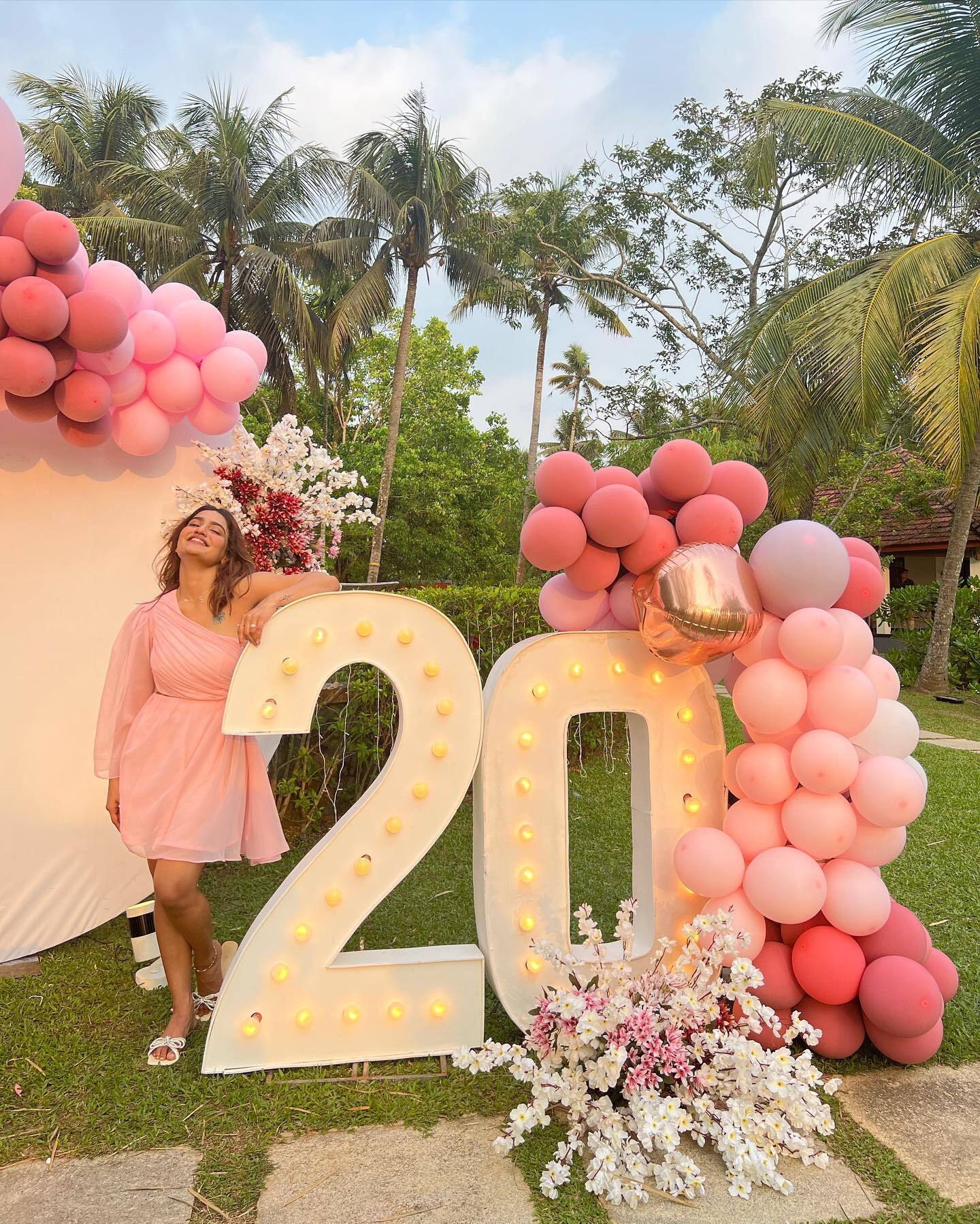 ഒരു വയസ് കൂടി പിന്നിട്ടു; നടി സാനിയ ഇയ്യപ്പന്റെ ക്യൂട്ട് ജന്മദിനാഘോഷ ചിത്രങ്ങള്‍