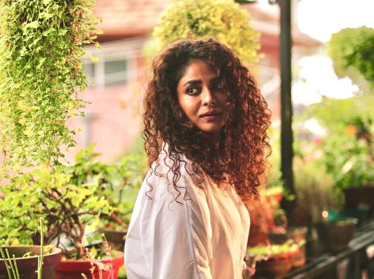 'പൂർണിമ എന്താണ് ഈ സൗന്ദര്യത്തിന്റെ രഹസ്യം?';വൈറൽ ലുക്ക് ഏറ്റെടുത്ത് ആരാധകർ