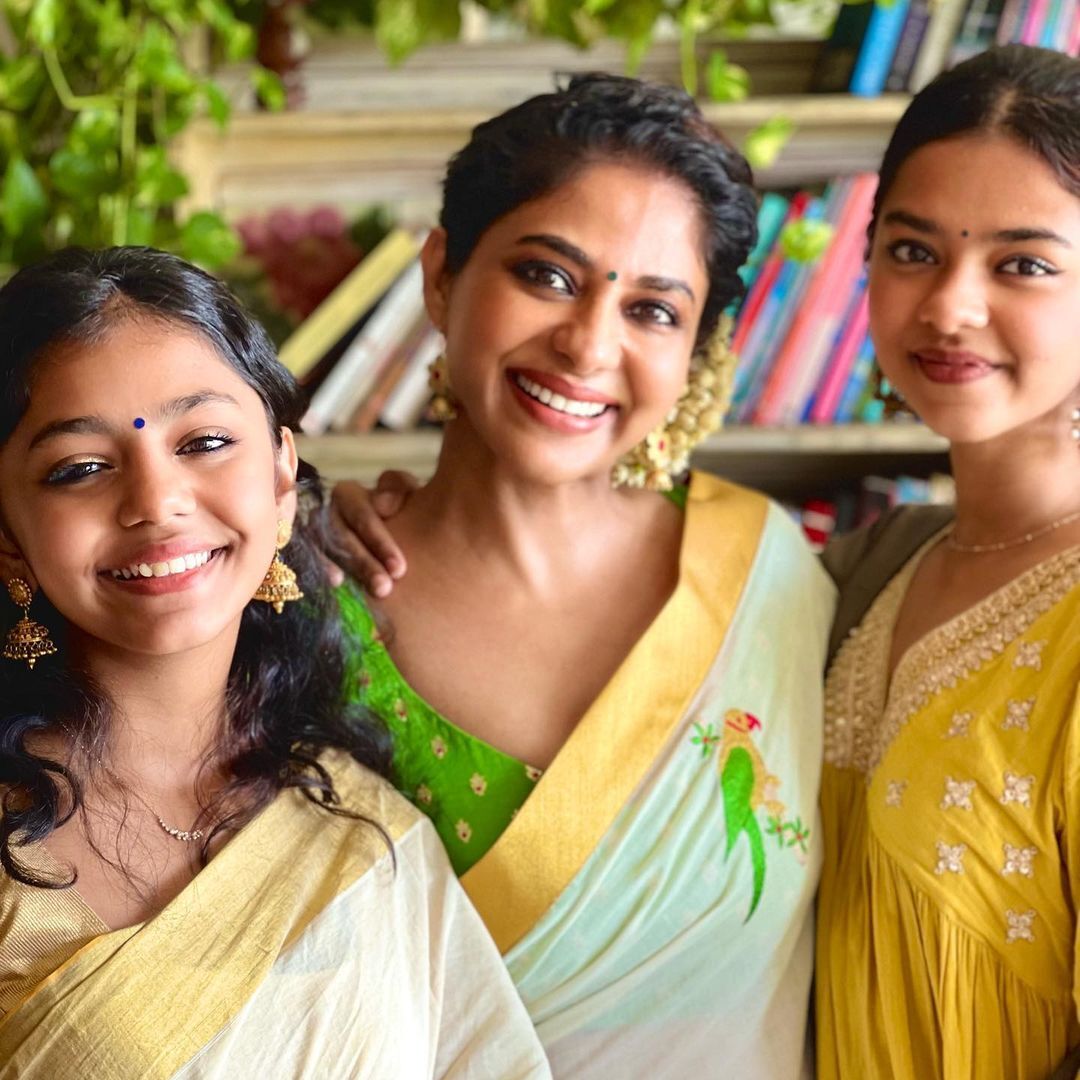  'പൂർണിമ എന്താണ് ഈ സൗന്ദര്യത്തിന്റെ രഹസ്യം?';വൈറൽ ലുക്ക് ഏറ്റെടുത്ത് ആരാധകർ