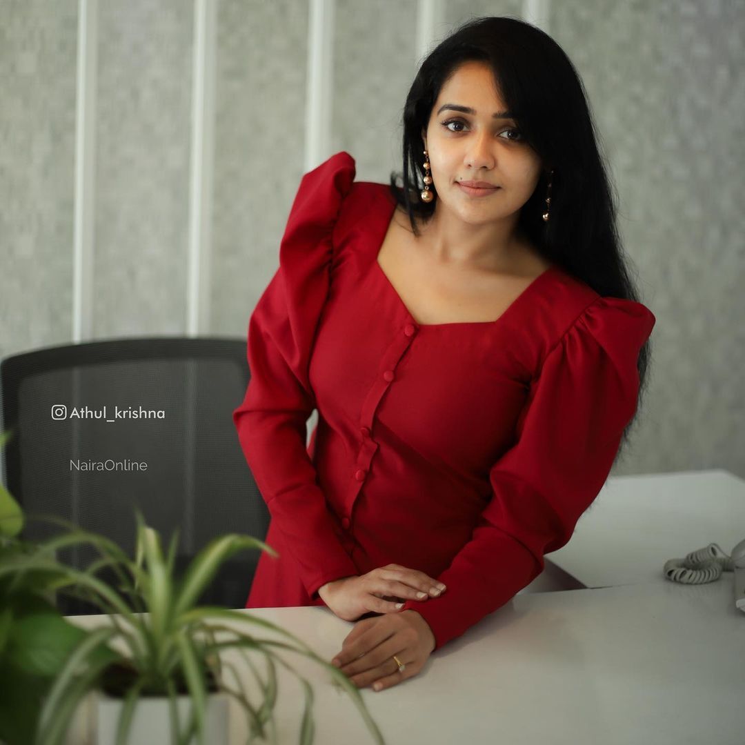 അനന്യ ദാ ഇവിടെയുണ്ട്, വ്യത്യസ്തമായ ഗെറ്റപ്പും: ഏറ്റെടുത്ത് ആരാധകർ