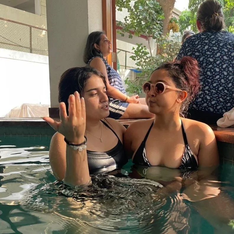 বিকিনি পরে পুলে জলকেলি করছেন আমির খানের মেয়ে ইরা, ইন্টারনেটে ভাইরাল ছবি