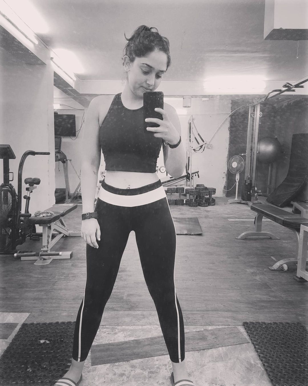 বিকিনি পরে পুলে জলকেলি করছেন আমির খানের মেয়ে ইরা, ইন্টারনেটে ভাইরাল ছবি