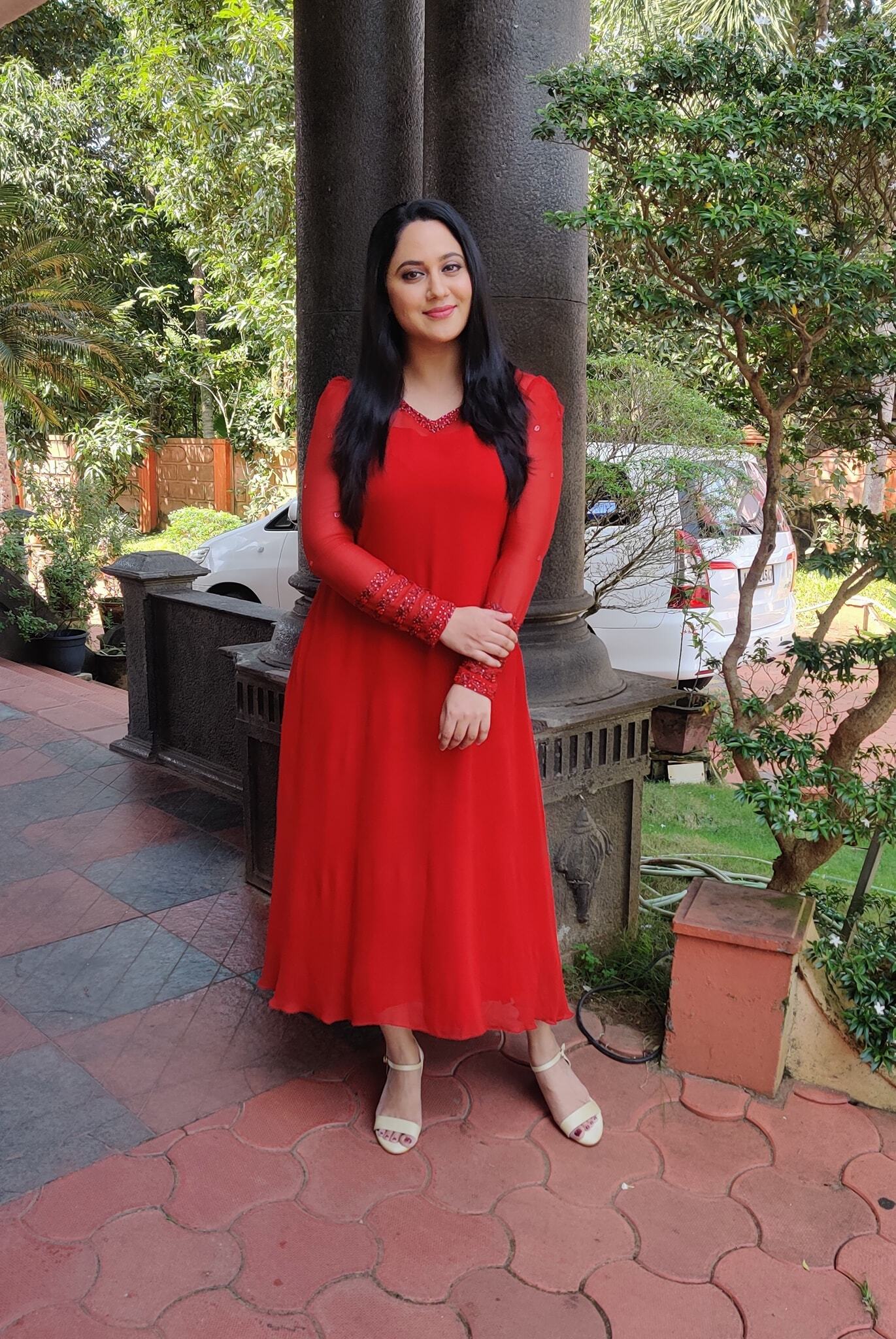 ഡ്രസ്സില്‍ അല്ല കാര്യം; ആ ക്യൂട്ട് ചിരിയിലാണ്... അടിപൊളി ചിത്രവുമായി നടി മിയ ജോര്‍ജ്