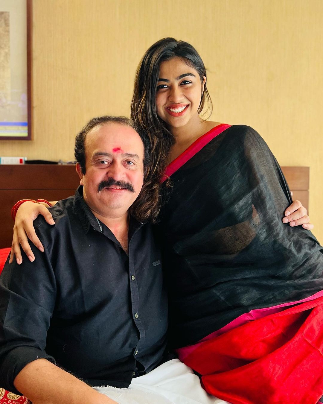 ഇത് ബിന്ദുപണിക്കരുടെ മകള്‍ കല്യാണി: വമ്പന്‍ ലുക്ക്: ഏറ്റെടുത്ത് ആരാധകർ