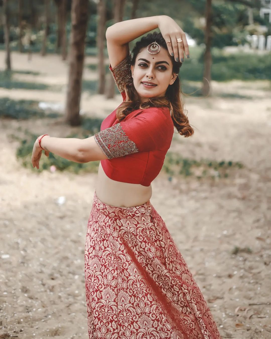 സാരി ലുക്കിൽ അല്ലേ അനുശ്രീ കിടിലൻ ? നിങ്ങളുടെ അഭിപ്രായം എന്താ? ചിത്രങ്ങൾ വൈറൽ ആണേ