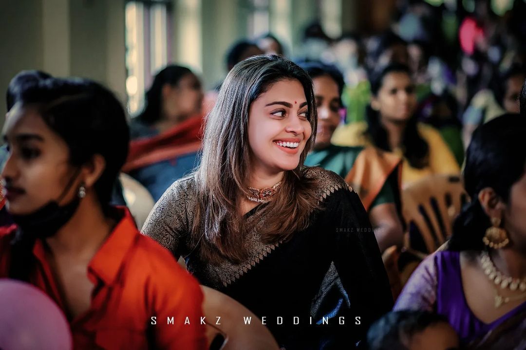 സാരി ലുക്കിൽ അല്ലേ അനുശ്രീ കിടിലൻ ? നിങ്ങളുടെ അഭിപ്രായം എന്താ? ചിത്രങ്ങൾ വൈറൽ ആണേ