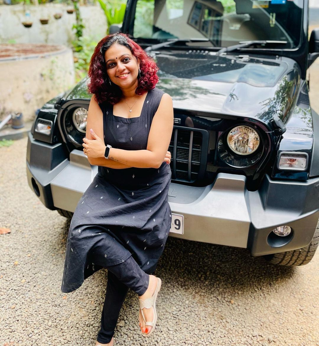 അശ്വതി ശ്രീകാന്ത് അല്ലേ? അതെ; ആരാധകർക്ക് ഈ ലുക്കിൽ ചെറിയ സംശയം; കാണാം 