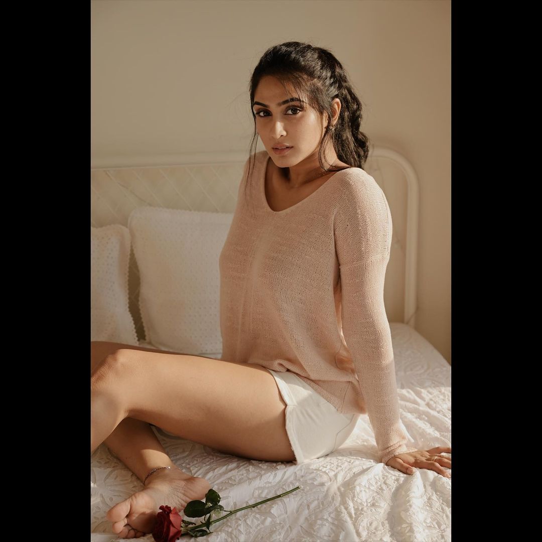 ഷീ ഈസ് നൈസ്; ദീപ്തി സതിയാണ് ബാക്കി പറയാൻ വയ്യ; വൈറൽ ചിത്രങ്ങൾ ഏറ്റെടുത്ത് ഫാൻസ് പിള്ളേർ