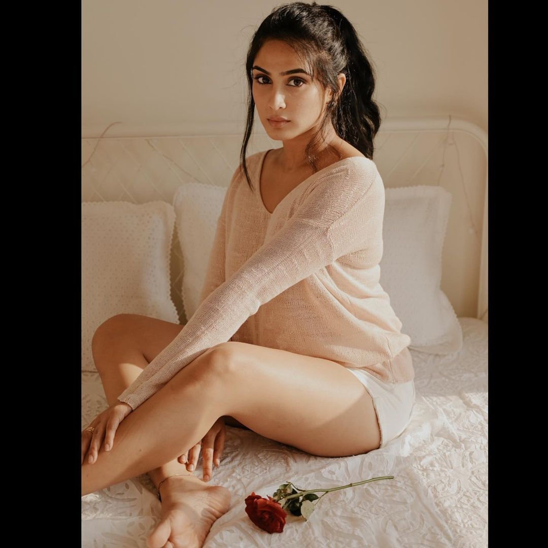 ഷീ ഈസ് നൈസ്; ദീപ്തി സതിയാണ് ബാക്കി പറയാൻ വയ്യ; വൈറൽ ചിത്രങ്ങൾ ഏറ്റെടുത്ത് ഫാൻസ് പിള്ളേർ