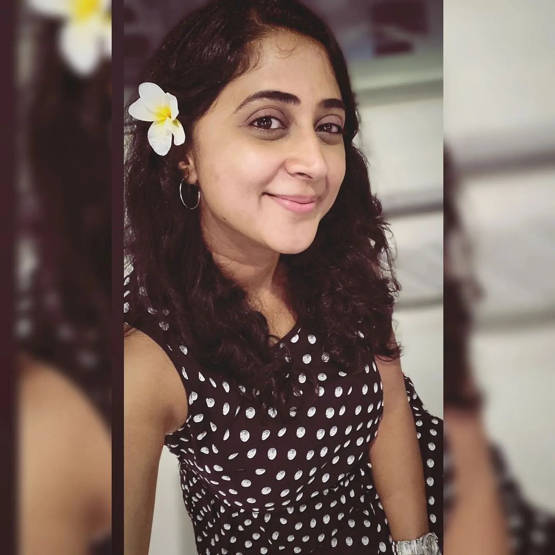 കള്ള ചിരിയിൽ കനിഹ;  ആരാധകരുടെ മനം കവർന്നു; ചിത്രങ്ങൾ കാണാം