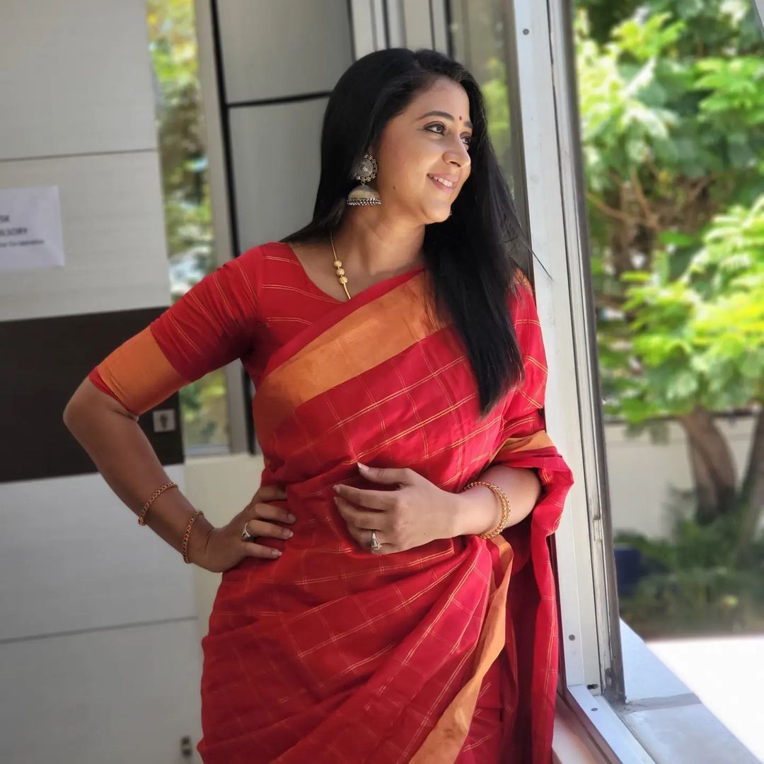 കള്ള ചിരിയിൽ കനിഹ;  ആരാധകരുടെ മനം കവർന്നു; ചിത്രങ്ങൾ കാണാം