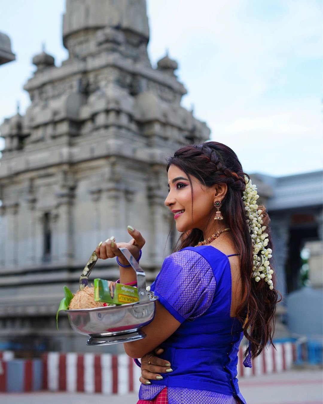 പട്ടുപാവാടയില്‍ നാടന്‍ സുന്ദരിയായി സാക്ഷി അഗര്‍വാള്‍; വൈറലായി പുതിയ ഫോട്ടോഷൂട്ട്