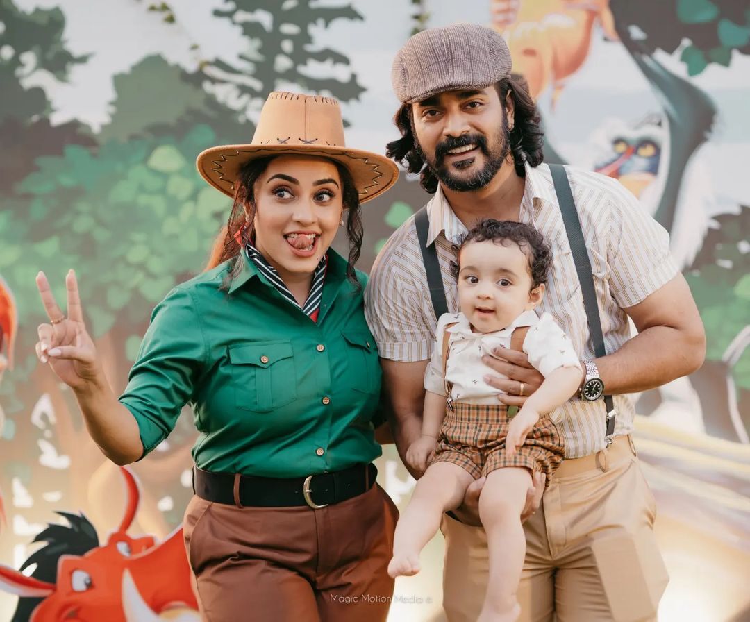 നീലനിറം നിറമല്ലെ? പേർളിയ്ക്കും ചെറിയ സംശയം; ചിത്രങ്ങൾ വൈറൽ