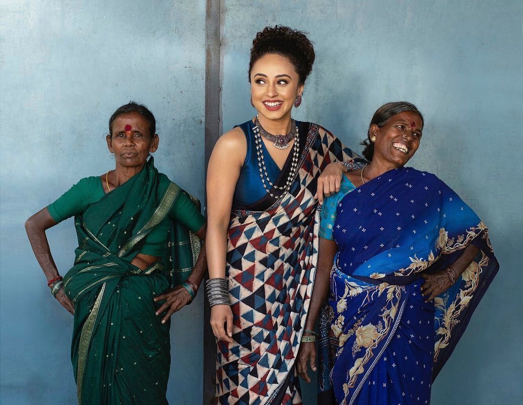 നീലനിറം നിറമല്ലെ? പേർളിയ്ക്കും ചെറിയ സംശയം; ചിത്രങ്ങൾ വൈറൽ