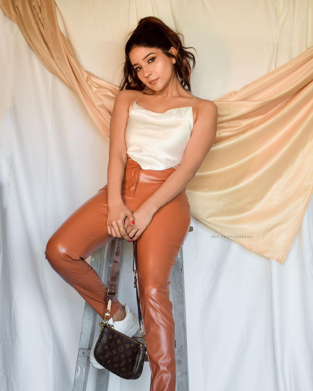 സാക്ഷി അഗർവാളിന്റെ ഈ നോട്ടത്തിൽ ദാ ആരാധകർ വീണ് പോകില്ലെ; ഇൻസ്റ്റ ഇളക്കി മറിച്ച ചിത്രങ്ങൾ ഇത് 