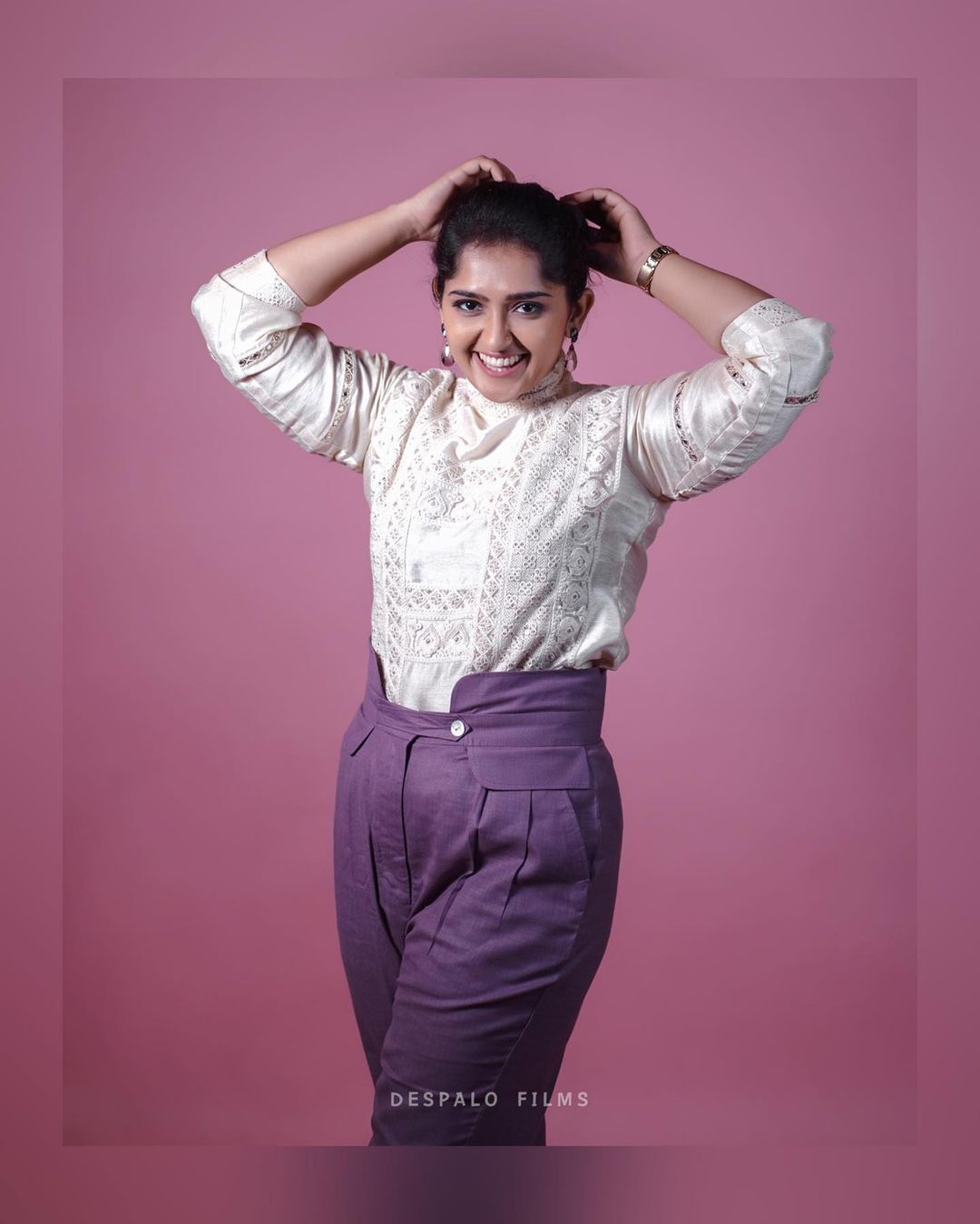 ഇനി കുറച്ച് കാലത്തേക്ക് ഇങ്ങനെയുളള ഫോട്ടോസ് ഇല്ല; സനുഷയുടെ മുന്നറിയിപ്പ് ഇതാ 