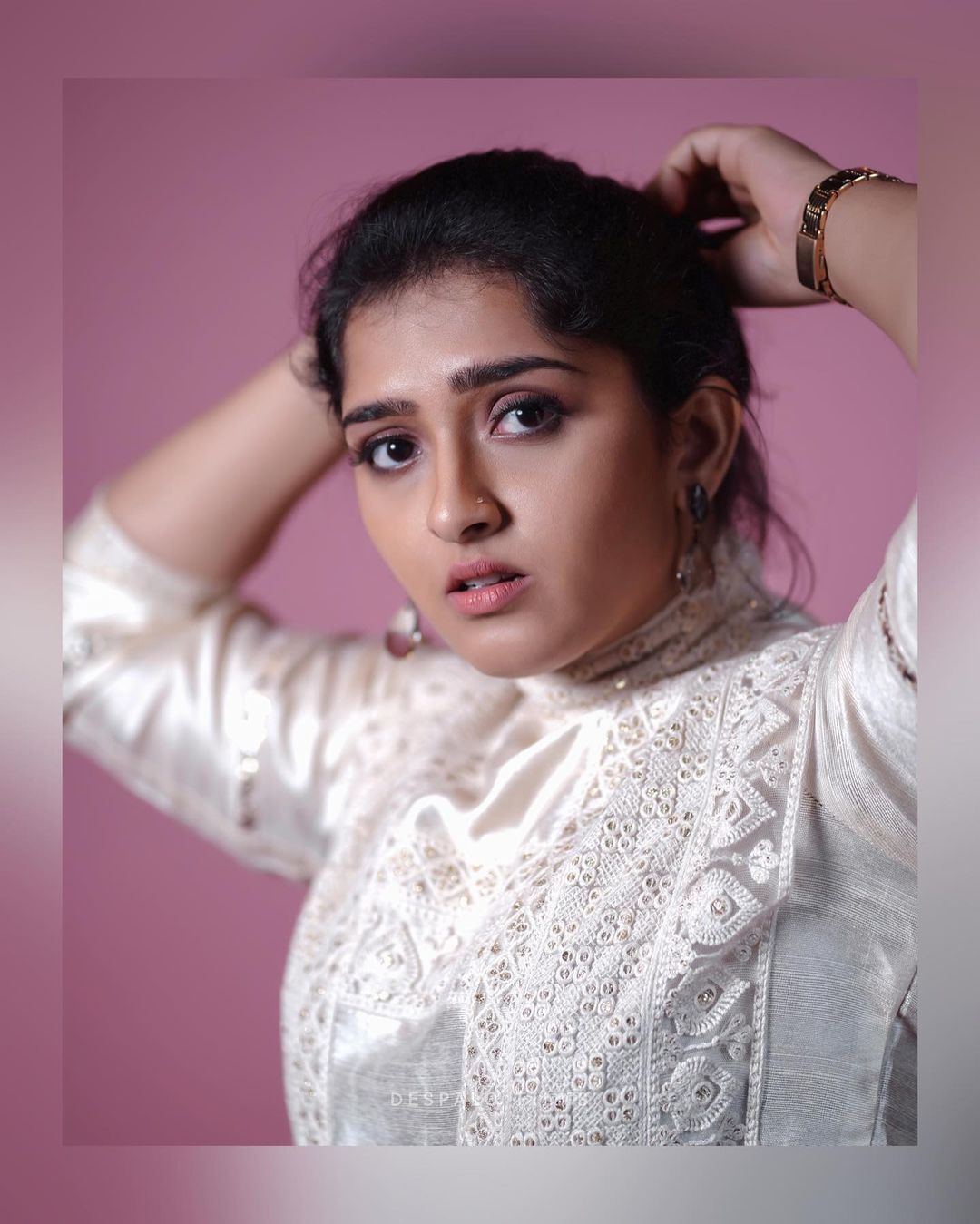 ഇനി കുറച്ച് കാലത്തേക്ക് ഇങ്ങനെയുളള ഫോട്ടോസ് ഇല്ല; സനുഷയുടെ മുന്നറിയിപ്പ് ഇതാ 