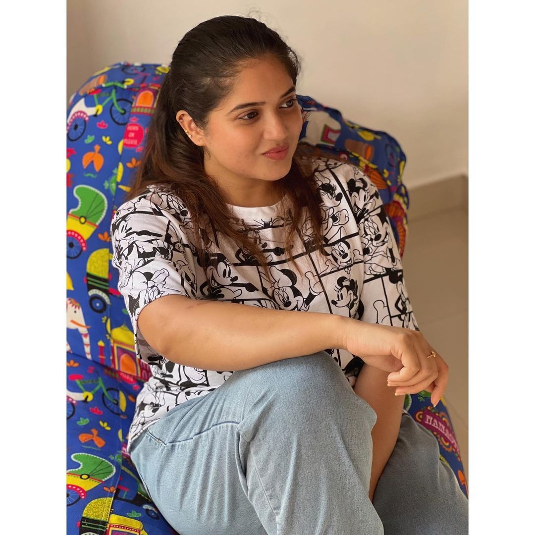 എങ്ങനെയുണ്ട് പുതിയ ബീന്‍ ബാഗ് എന്ന് ഷഫ്‌ന, കലക്കിയെന്ന് ആരാധകര്‍