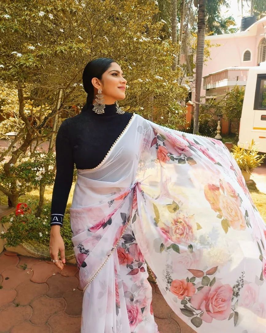 ഇതാണല്ലേ ക്ലാസിക് ബ്യൂട്ടി....സ്വാസികയുടെ പുതിയ ചിത്രങ്ങള്‍ ഏറ്റെടുത്ത് ആരാധകര്‍