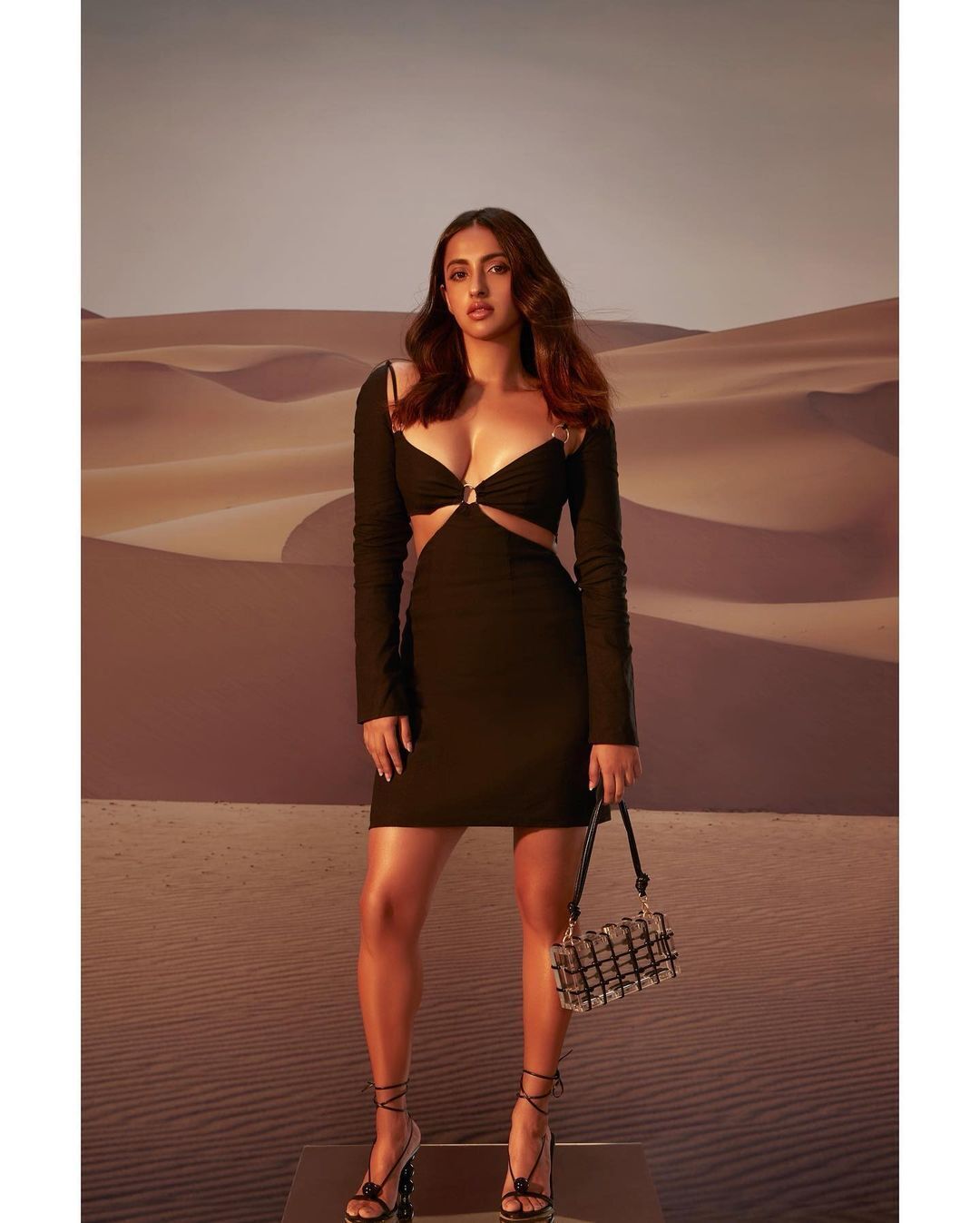 Akansha Kapoor की इन खूबसूरत तस्वीरों से नजरें हटाना हो जाएगा मुश्किल, देखें HOT फोटोज