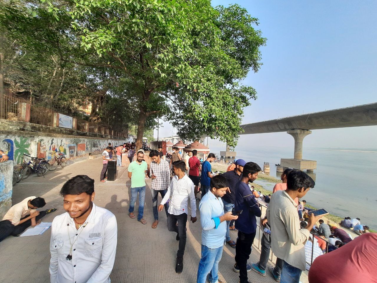 गंगा किनारे जीवंत हुआ प्राचीन गुरुकुल, पटना का गंगा घाट बना एग्जाम सेंटर, Photos देख आपको भी होगा गर्व 