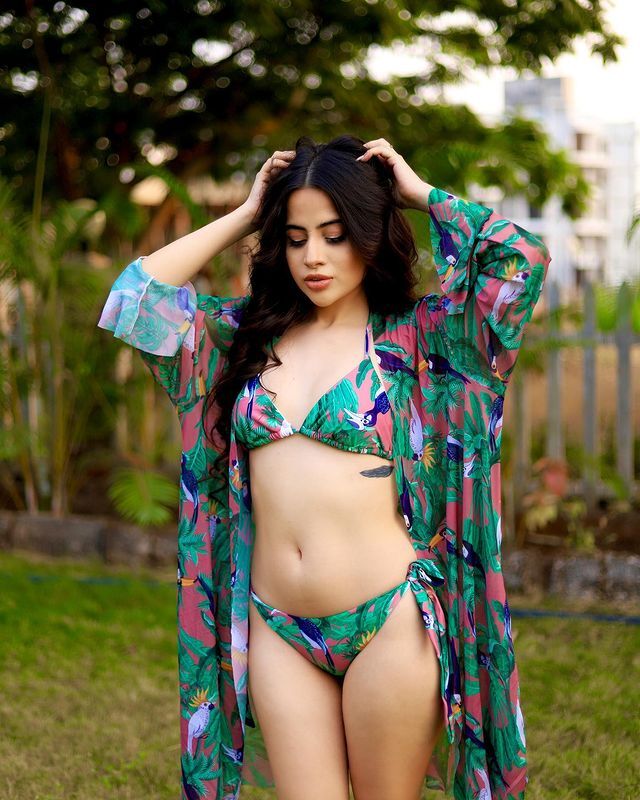 उर्फी जावेद ने पिंक बिकिनी पहन कर लगाया Boldness का तड़का, Photos देख छूट जाएंगे आपके पसीने