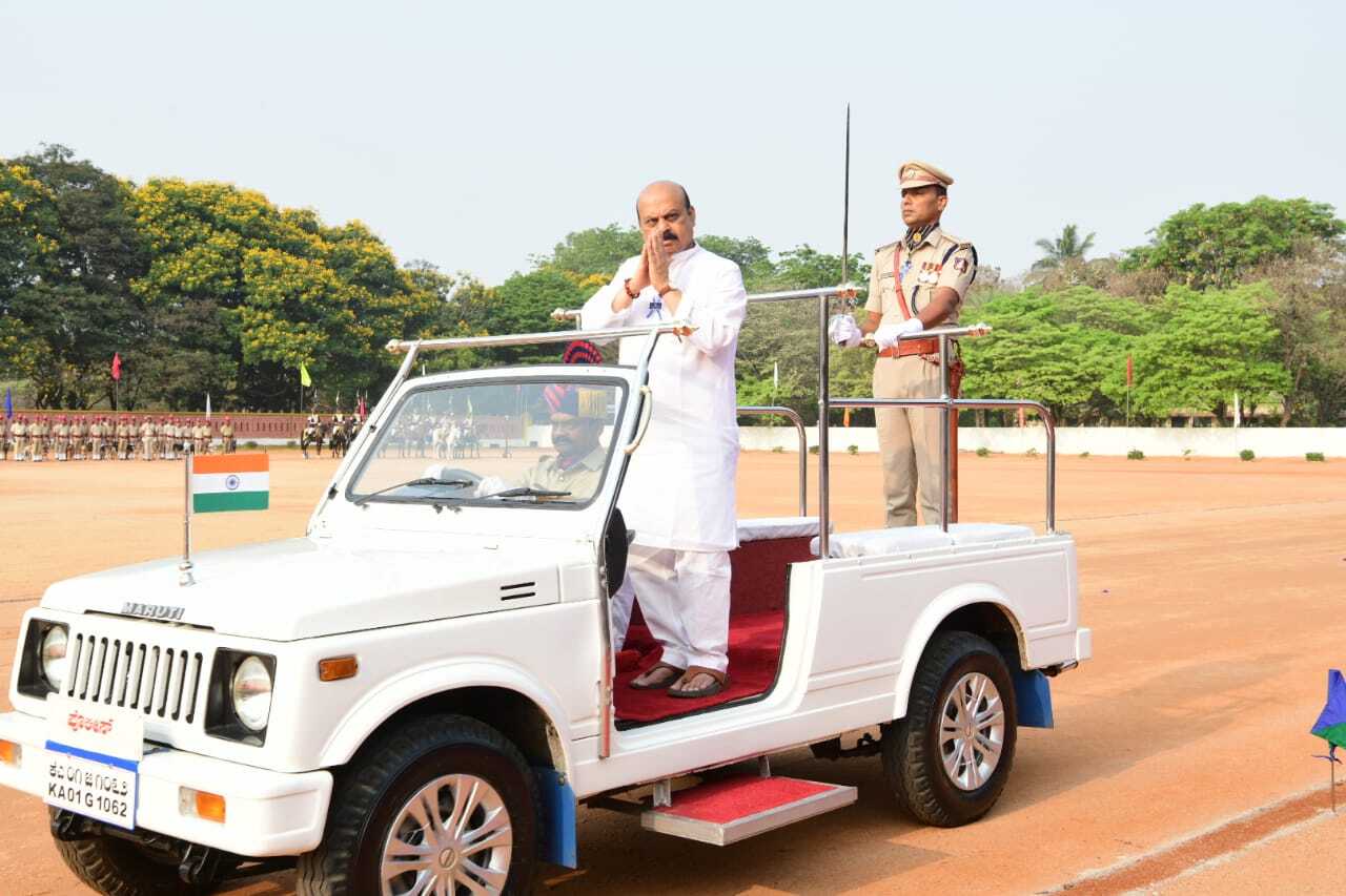 Basava Raj Police ಚಿತ್ರಗಳು: ಪೊಲೀಸ್ ಧ್ವಜ ದಿನಾಚರಣೆಯಂದು ಮುಖ್ಯಮಂತ್ರಿಗಳ ಪದಕ ಪ್ರದಾನ ಮಾಡಿದ ಸಿಎಂ ...