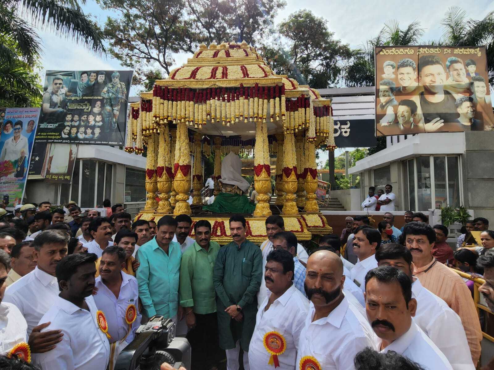 ಚಿತ್ರಗಳು; ಡಾ. ರಾಜ್‌ಕುಮಾರ್ ರಥೋತ್ಸವಕ್ಕೆ ಕಟೀಲ್ ಚಾಲನೆ 
