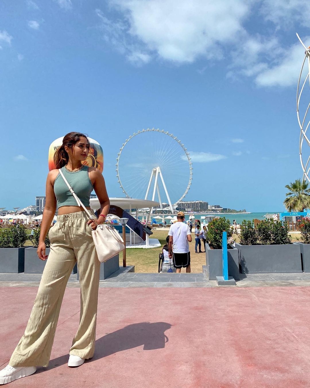 സൺ കിസസ്സ് റെബ മോണിക്ക; അതല്ലെ ശെരി....വൈറലായ ചിത്രങ്ങൾ ഇങ്ങനെ