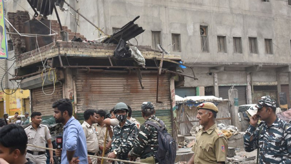 ജഹാംഗീര്‍പുരിയില്‍ വന്‍ പൊലീസ് സന്നാഹം; ചിത്രങ്ങള്‍ കാണാം