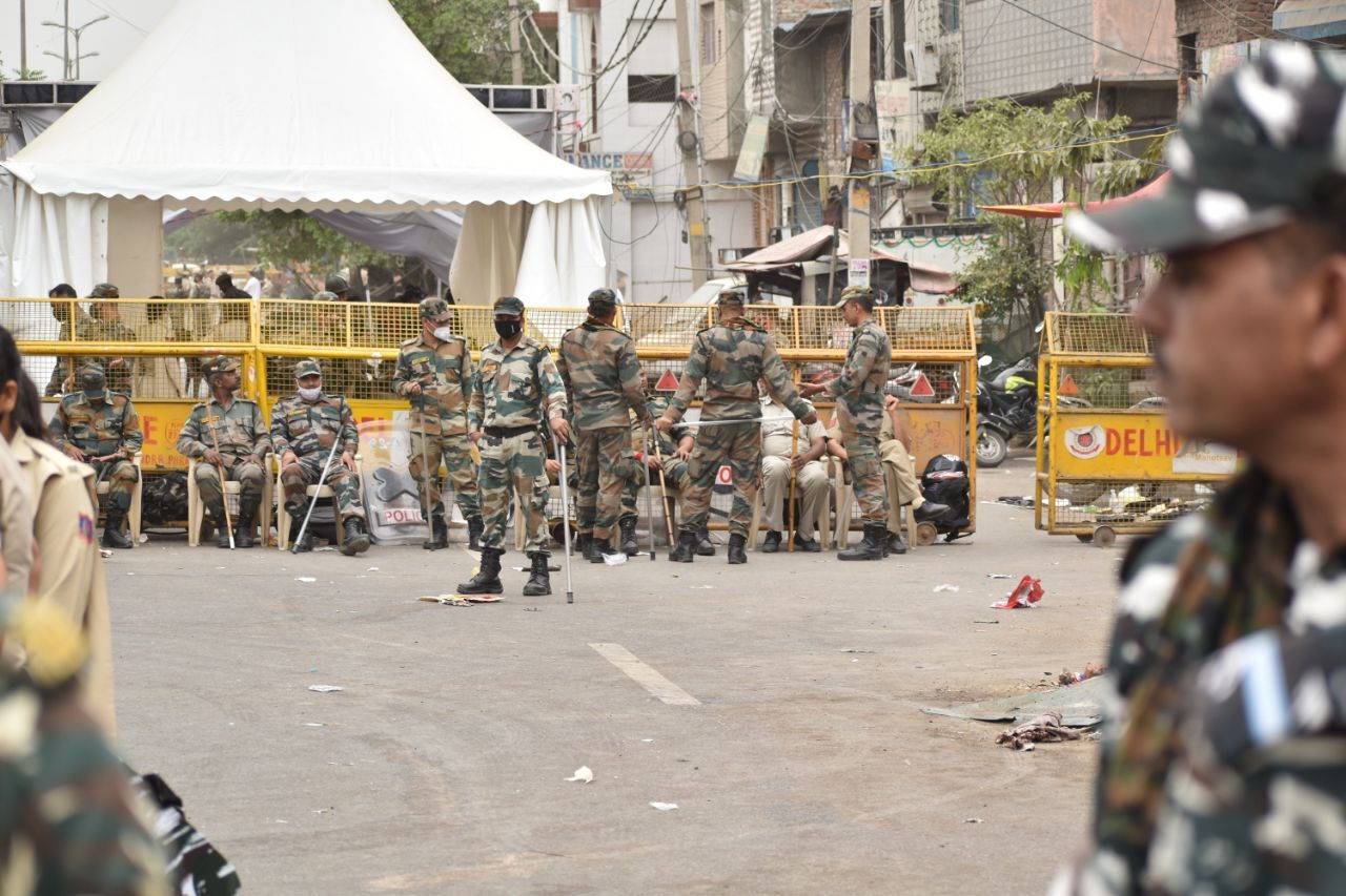 ജഹാംഗീര്‍പുരിയില്‍ വന്‍ പൊലീസ് സന്നാഹം; ചിത്രങ്ങള്‍ കാണാം