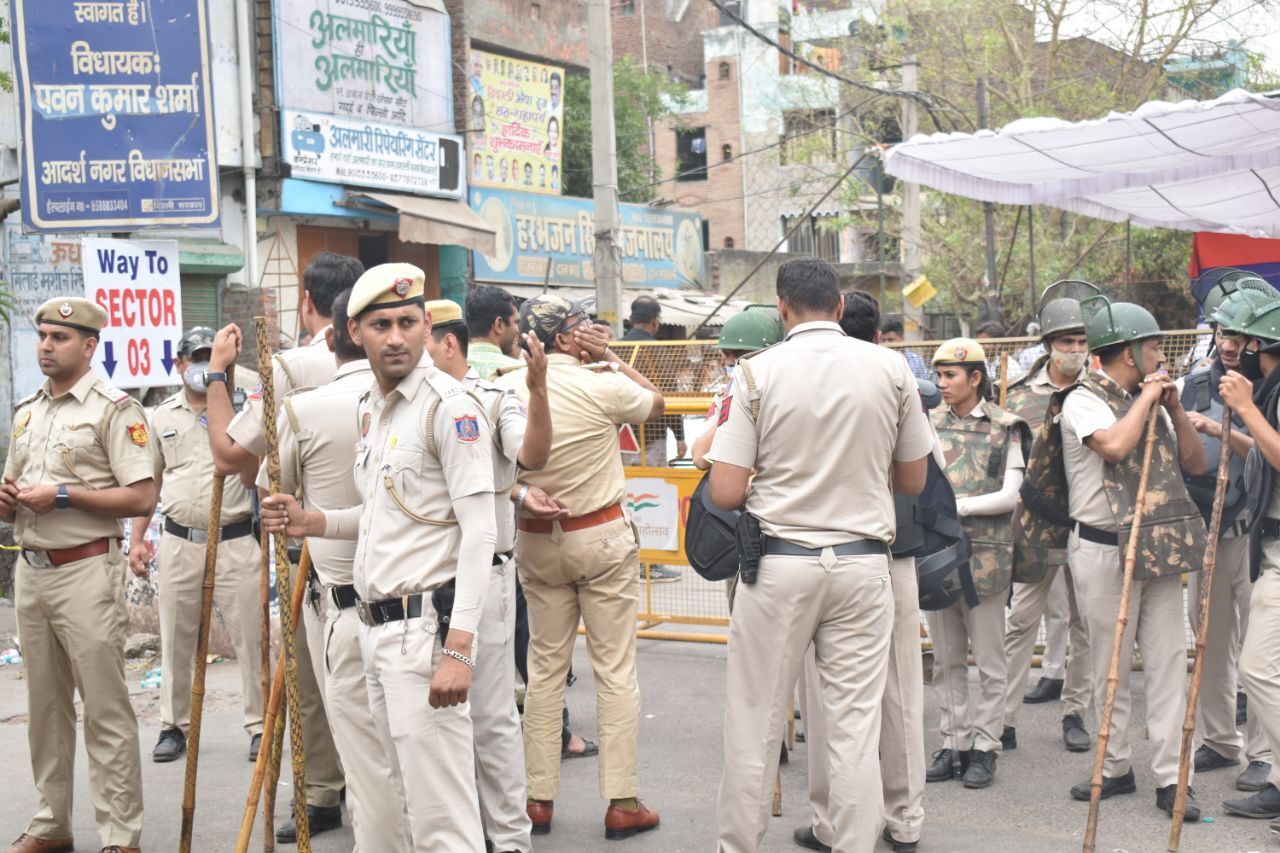 ജഹാംഗീര്‍പുരിയില്‍ വന്‍ പൊലീസ് സന്നാഹം; ചിത്രങ്ങള്‍ കാണാം