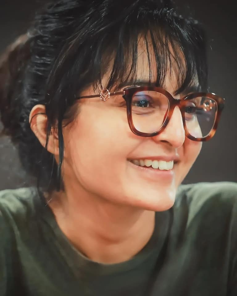 ചിരിയാണ് സാറേ മെയിൻ.. നിറഞ്ഞ് ചിരിച്ച് മഞ്ജു വാര്യർ, പുതിയ ചിത്രങ്ങൾ വൈറൽ