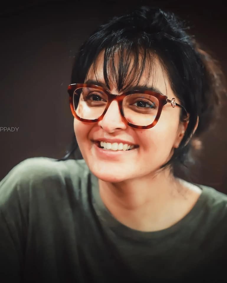 ചിരിയാണ് സാറേ മെയിൻ.. നിറഞ്ഞ് ചിരിച്ച് മഞ്ജു വാര്യർ, പുതിയ ചിത്രങ്ങൾ വൈറൽ