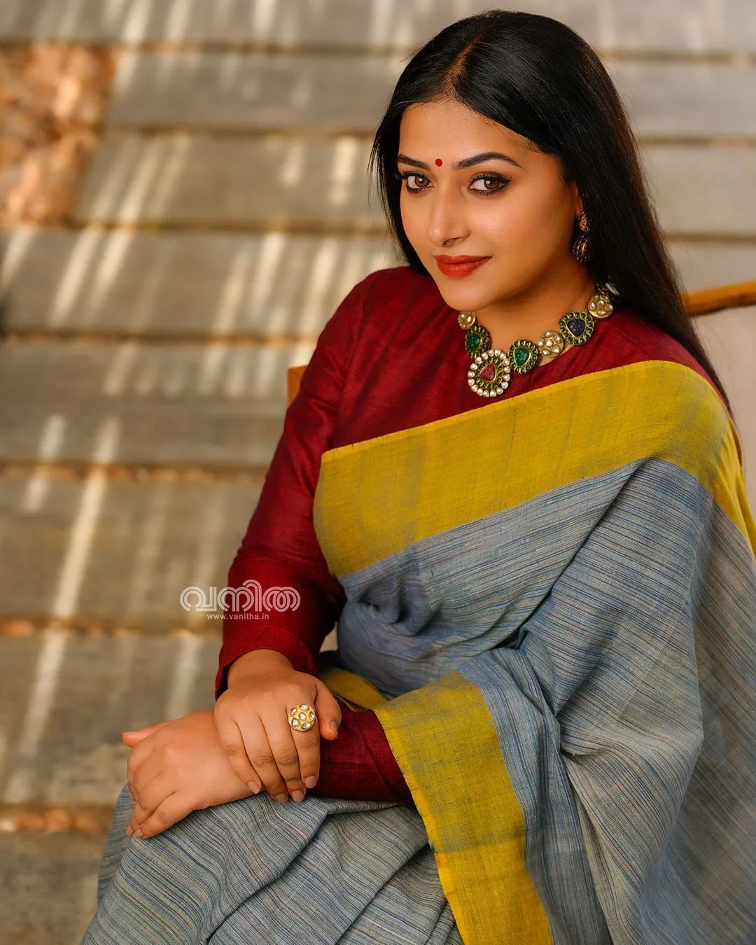 അനൂ... എന്തൊരു ഭംഗിയാണ്; മനംമയക്കുന്ന ലുക്കില്‍ പ്രേക്ഷകരുടെ പ്രിയപ്പെട്ട താരം